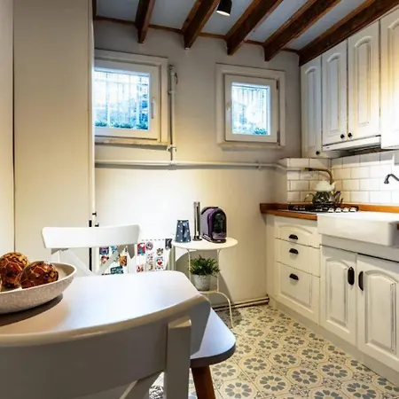 Charming Bright Rustic 2bd2bath Balat Pad! #349 Ferienhaus