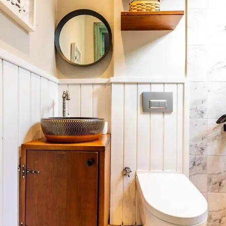 Tatil Evi Charming Bright Rustic 2bd2bath Balat Pad! #349