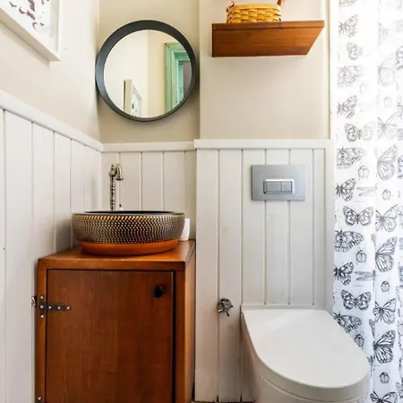 Tatil Evi Charming Bright Rustic 2bd2bath Balat Pad! #349 *