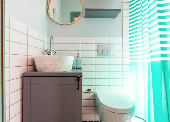 Charming Bright Rustic 2bd2bath Balat Pad! #349 * איסטמבול