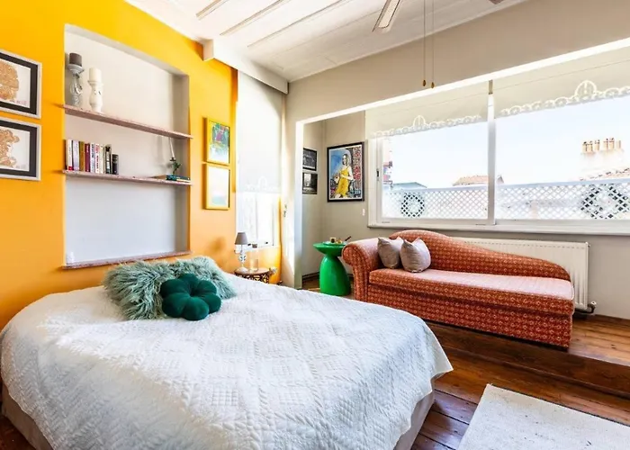 Charming Bright Rustic 2bd2bath Balat Pad! #349 בית נופש