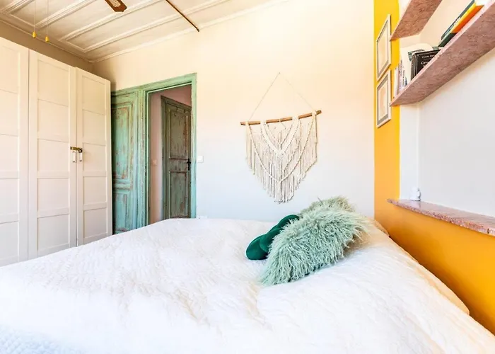 Charming Bright Rustic 2bd2bath Balat Pad! #349 * איסטמבול