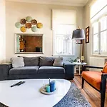 بيت للعطل Charming Bright Rustic 2bd2bath Balat Pad! #349 *