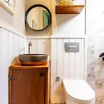 بيت للعطل Charming Bright Rustic 2bd2bath Balat Pad! #349