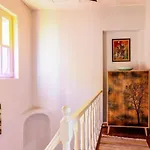 بيت للعطل Charming Bright Rustic 2bd2bath Balat Pad! #349 *