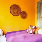 بيت للعطل Charming Bright Rustic 2bd2bath Balat Pad! #349