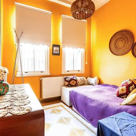 بيت للعطل Charming Bright Rustic 2bd2bath Balat Pad! #349