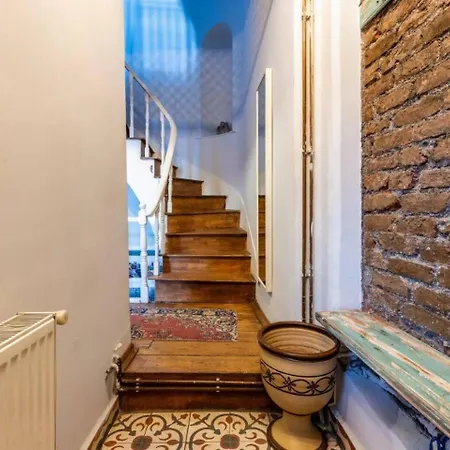 Charming Bright Rustic 2bd2bath Balat Pad! #349 펜션 이스탄불